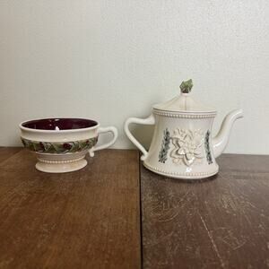 Grasslands Roads Holiday Garland Ceramic Teapot with lid and Tea cup Set